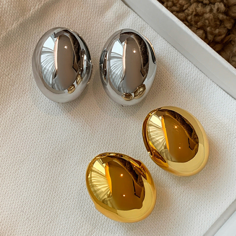 Retro Oval Stud in Gold (18K Gold Plated)