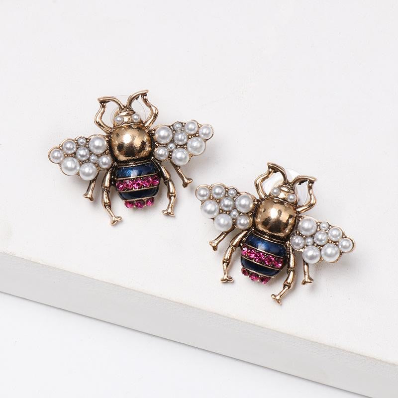 Pretty Bee Pearl Stud