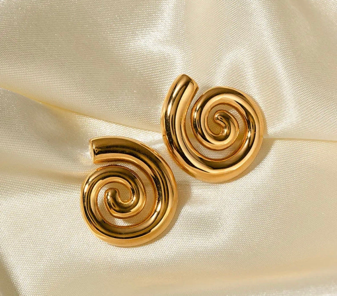 Vinatge Snail Stud in Gold (18K Gold Plated)