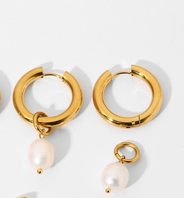 Pearl Drop Dangler in Gold (18K Gold Plated)