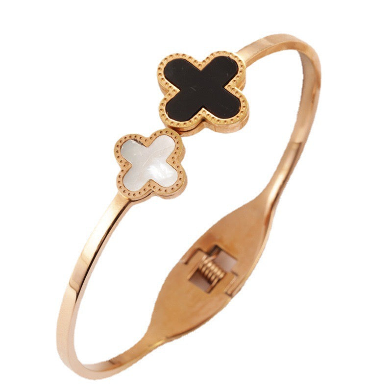 Two Black and White Clover Bracelet in Rose Gold (18K Gold Plated)